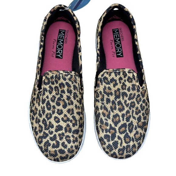 Womens Skechers Leopard Print Slip Ons Go Walk Sz 9 Memory Form Fit Comfort - Picture 1 of 10